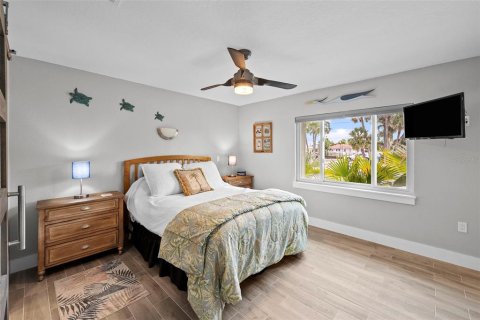 House in Saint Pete Beach, Florida 3 bedrooms, 230.96 sq.m. № 1902991 - photo 22
