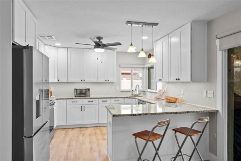 House in Saint Pete Beach, Florida 3 bedrooms, 230.96 sq.m. № 1902991 - photo 13