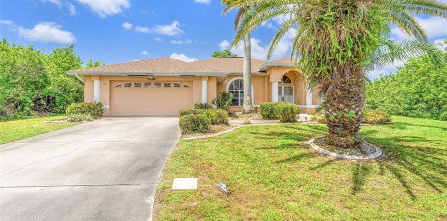 House in Port Charlotte, Florida 3 bedrooms, 199.28 sq.m. № 1785505