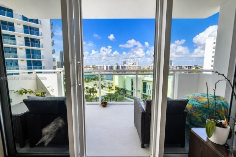 Copropriété à louer à Hollywood, Floride: 2 chambres, 108.7 m2 № 2346821 - photo 8