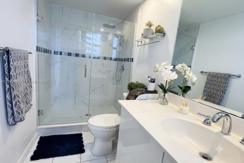 Copropriété à louer à Hollywood, Floride: 2 chambres, 108.7 m2 № 2346821 - photo 13