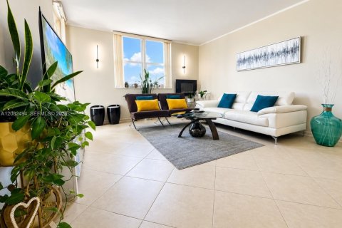 Copropriété à louer à Hollywood, Floride: 2 chambres, 108.7 m2 № 2346821 - photo 2