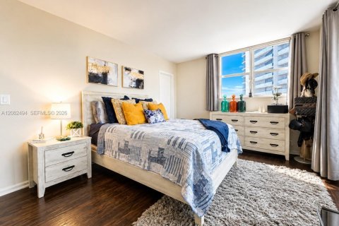 Copropriété à louer à Hollywood, Floride: 2 chambres, 108.7 m2 № 2346821 - photo 9
