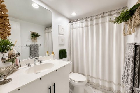 Copropriété à louer à Hollywood, Floride: 2 chambres, 108.7 m2 № 2346821 - photo 17