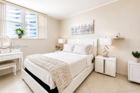 Copropriété à louer à Hollywood, Floride: 2 chambres, 108.7 m2 № 2346821 - photo 15