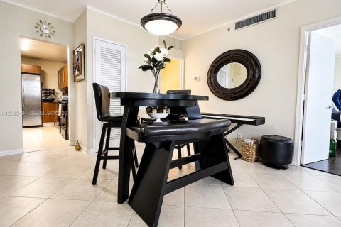 Copropriété à louer à Hollywood, Floride: 2 chambres, 108.7 m2 № 2346821 - photo 6