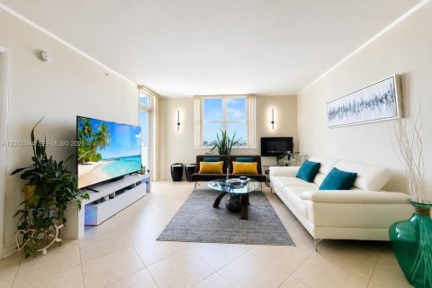 Copropriété à louer à Hollywood, Floride: 2 chambres, 108.7 m2 № 2346821 - photo 3