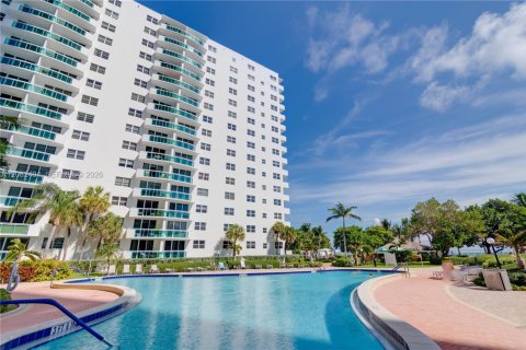 Copropriété à louer à Hollywood, Floride: 2 chambres, 108.7 m2 № 2346821 - photo 26