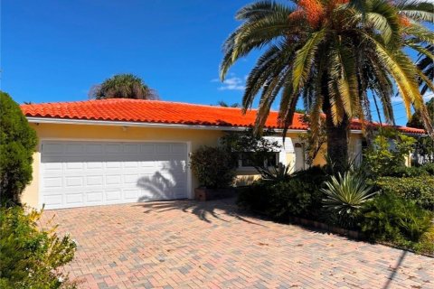 Villa ou maison à vendre à Saint Pete Beach, Floride: 2 chambres, 106.19 m2 № 2429332 - photo 4