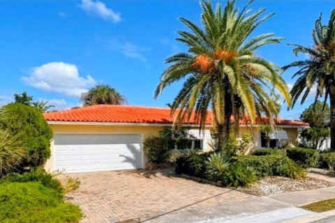 Villa ou maison à vendre à Saint Pete Beach, Floride: 2 chambres, 106.19 m2 № 2429332 - photo 3