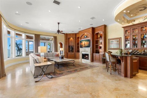 House in Tierra Verde, Florida 4 bedrooms, 514.21 sq.m. № 1534452 - photo 6