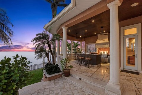 House in Tierra Verde, Florida 4 bedrooms, 514.21 sq.m. № 1534452 - photo 9