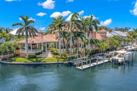 House in Tierra Verde, Florida 4 bedrooms, 514.21 sq.m. № 1534452 - photo 11