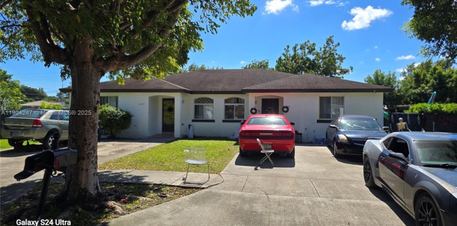 Propiedad comercial en Miami, Florida 222.97 m2 № 2081887