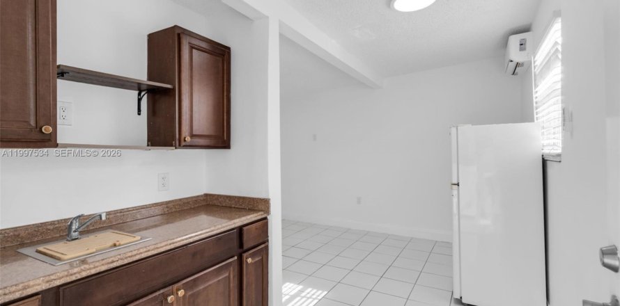 Casa en Miami, Florida 1 dormitorio, 251.86 m2 № 2060856