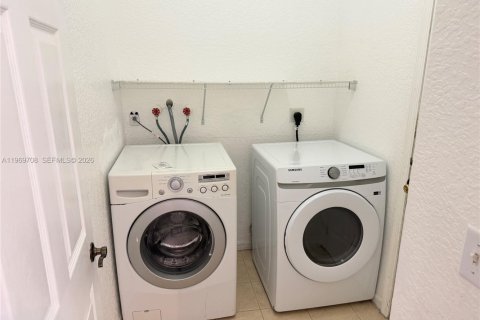 Adosado en venta en Homestead, Florida, 2 dormitorios, 132.94 m2 № 2030559 - foto 14