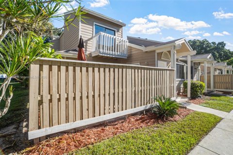 Купить таунхаус в Норт-Лодердейл, Флорида 3 спальни, 124.12м2, № 2059769 - фото 2