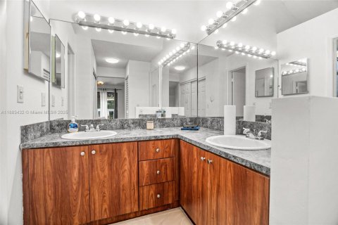 Купить таунхаус в Норт-Лодердейл, Флорида 3 спальни, 124.12м2, № 2059769 - фото 26