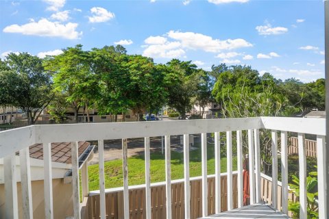 Купить таунхаус в Норт-Лодердейл, Флорида 3 спальни, 124.12м2, № 2059769 - фото 28
