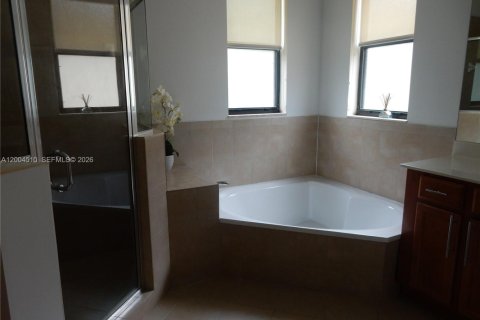 Villa ou maison à vendre à Doral, Floride: 5 chambres, 264.77 m2 № 2068489 - photo 16