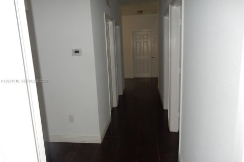 Villa ou maison à vendre à Doral, Floride: 5 chambres, 264.77 m2 № 2068489 - photo 22