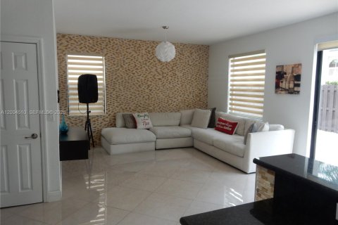 Villa ou maison à vendre à Doral, Floride: 5 chambres, 264.77 m2 № 2068489 - photo 12