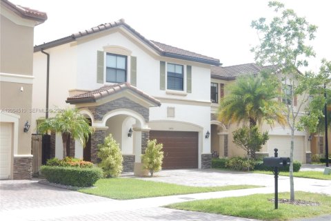 Villa ou maison à vendre à Doral, Floride: 5 chambres, 264.77 m2 № 2068489 - photo 2