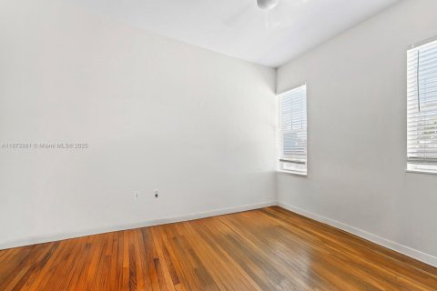Condo in Miami Beach, Florida, 1 bedroom  № 1929313 - photo 10