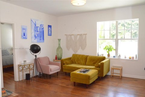 Condo in Miami Beach, Florida, 1 bedroom  № 1929313 - photo 2