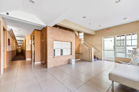 Condo in Miami Beach, Florida, 1 bedroom  № 1929313 - photo 13