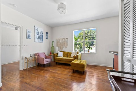 Condo in Miami Beach, Florida, 1 bedroom  № 1929313 - photo 12