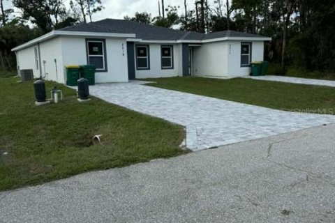 Commercial property in Port Charlotte, Florida 6 bedrooms, 227.98 sq.m. № 2329084