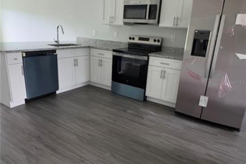 Immobilier commercial à vendre à Port Charlotte, Floride: 6 chambres, 227.98 m2 № 2329084 - photo 6