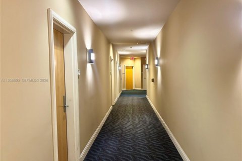 Снять в аренду кондоминиум в Майами, Флорида 47.01м2, № 1999695 - фото 17