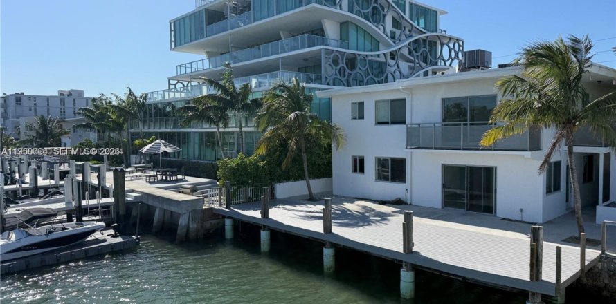 Кондоминиум с 2 спальнями в Майами-Бич, Флорида № 2006369