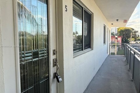 Снять в аренду кондоминиум в Майами-Бич, Флорида 2 спальни, 85.84м2, № 2006369 - фото 3