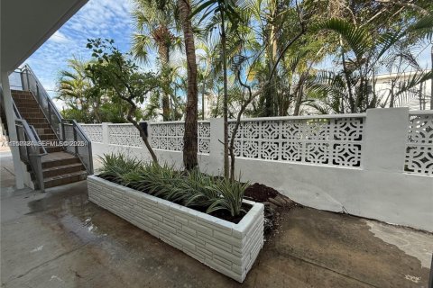 Снять в аренду кондоминиум в Майами-Бич, Флорида 2 спальни, 85.84м2, № 2006369 - фото 25