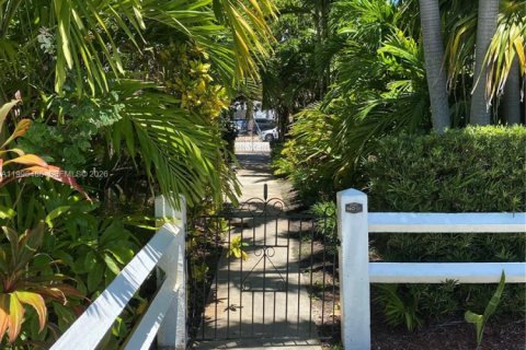 Condo in Coral Gables, Florida, 1 bedroom  № 2066223 - photo 3