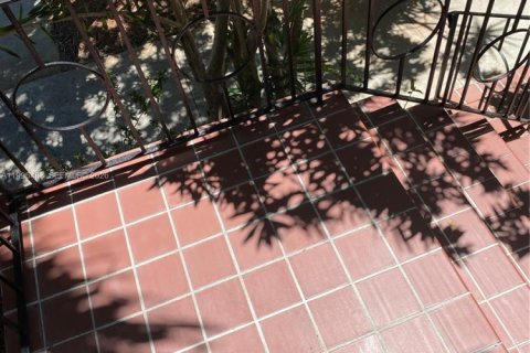 Condo in Coral Gables, Florida, 1 bedroom  № 2066223 - photo 14