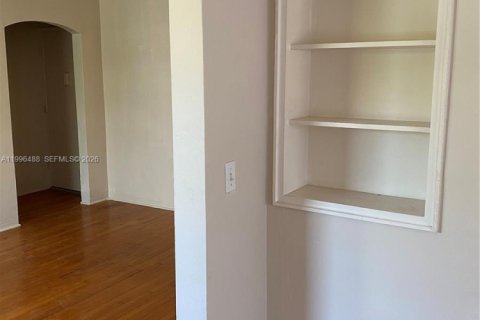 Condo in Coral Gables, Florida, 1 bedroom  № 2066223 - photo 23