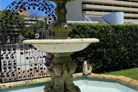 Condo in Coral Gables, Florida, 1 bedroom  № 2066223 - photo 9