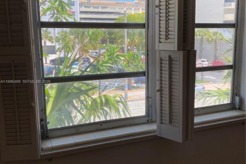 Condo in Coral Gables, Florida, 1 bedroom  № 2066223 - photo 24