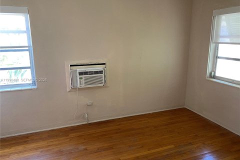 Condo in Coral Gables, Florida, 1 bedroom  № 2066223 - photo 27