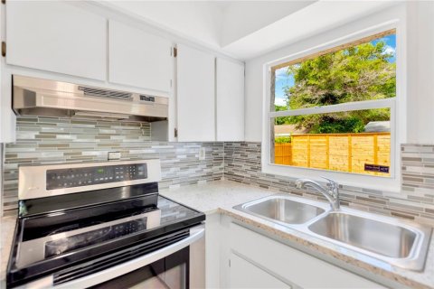 House in Clearwater, Florida 3 bedrooms, 92.62 sq.m. № 2210524 - photo 5