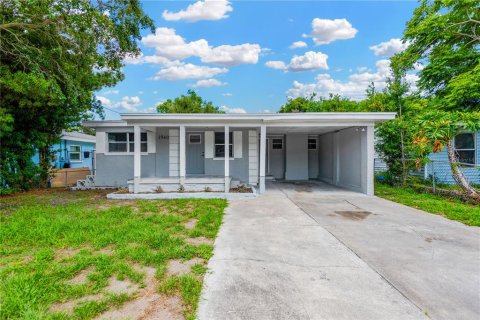 House in Clearwater, Florida 3 bedrooms, 92.62 sq.m. № 2210524