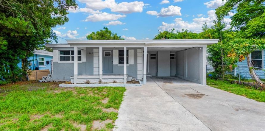 House in Clearwater, Florida 3 bedrooms, 92.62 sq.m. № 2210524