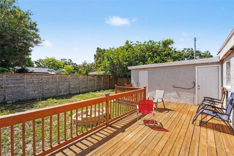House in Clearwater, Florida 3 bedrooms, 92.62 sq.m. № 2210524 - photo 21