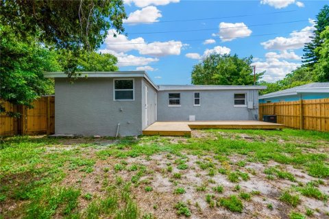 House in Clearwater, Florida 3 bedrooms, 92.62 sq.m. № 2210524 - photo 26