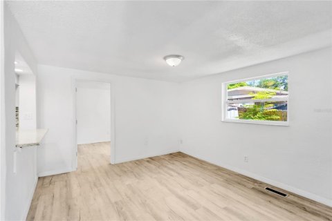 House in Clearwater, Florida 3 bedrooms, 92.62 sq.m. № 2210524 - photo 13