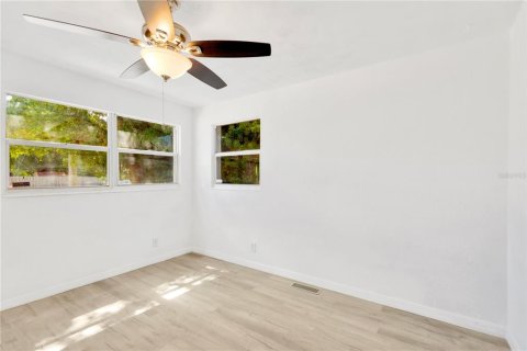 House in Clearwater, Florida 3 bedrooms, 92.62 sq.m. № 2210524 - photo 11